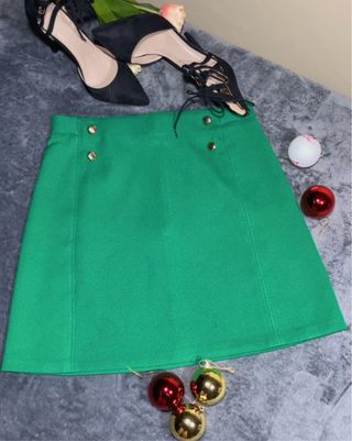 Nueva Falda Zara verde con botones dorados