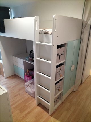 Cama alta Smastad con escritorio