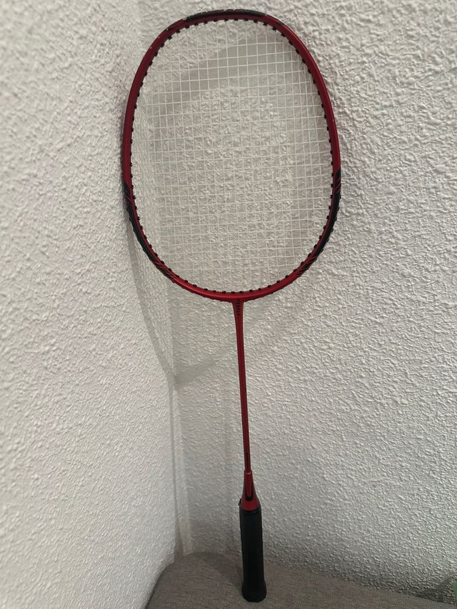 Raqueta de bádminton roja