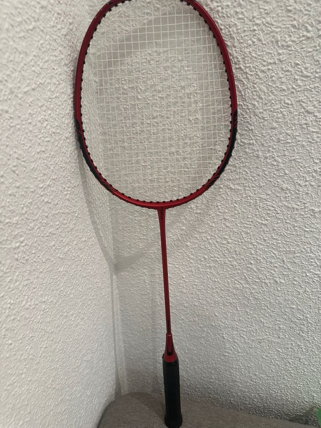 Raqueta de bádminton roja