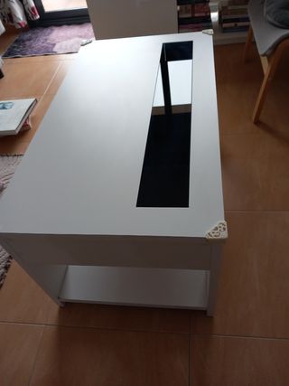 Entrega en persona.

Mesa de centro blanca con cri