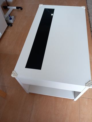 Entrega en persona.

Mesa de centro blanca con cri