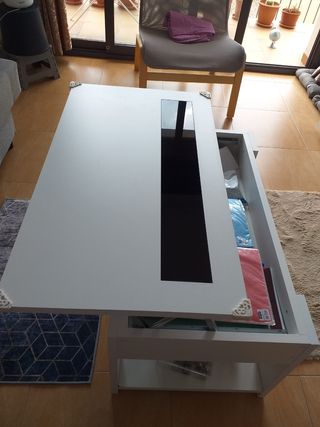 Entrega en persona.

Mesa de centro blanca con cri