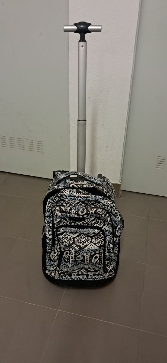 Mochila con ruedas y diseño estampado #totto
