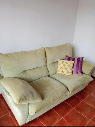 Sofá 3 plazas tela.
