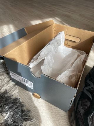 New Balance 9060 Negro/Gris