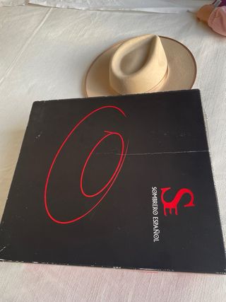 Sombrero de lana beige y marrón