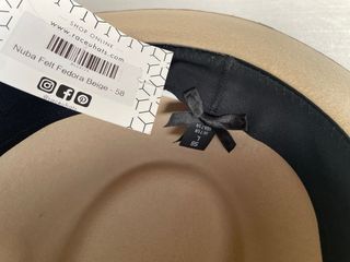 Sombrero de lana beige y marrón