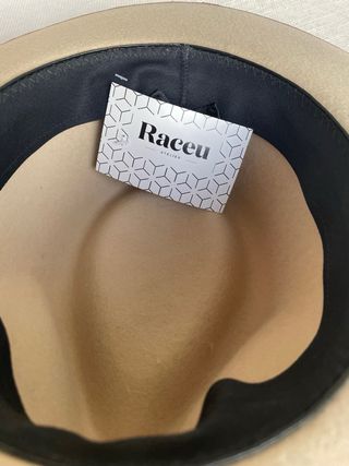 Sombrero de lana beige y marrón