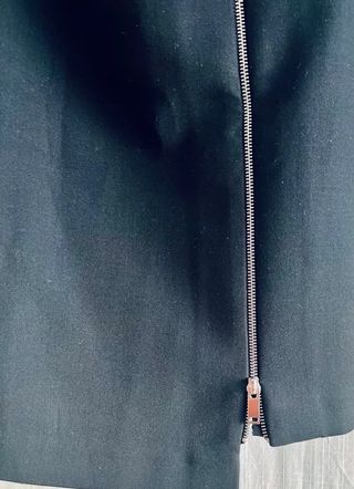 Falda tubo ZARA cremalleras total look negro falda