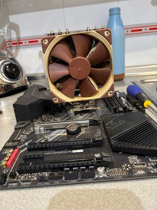 Ryzen 7 5800X3D y Placa Base Aorus B550 Elite V2 