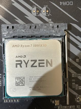 Ryzen 7 5800X3D y Placa Base Aorus B550 Elite V2 