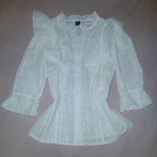Blusa blanca mujer volantes bordada 