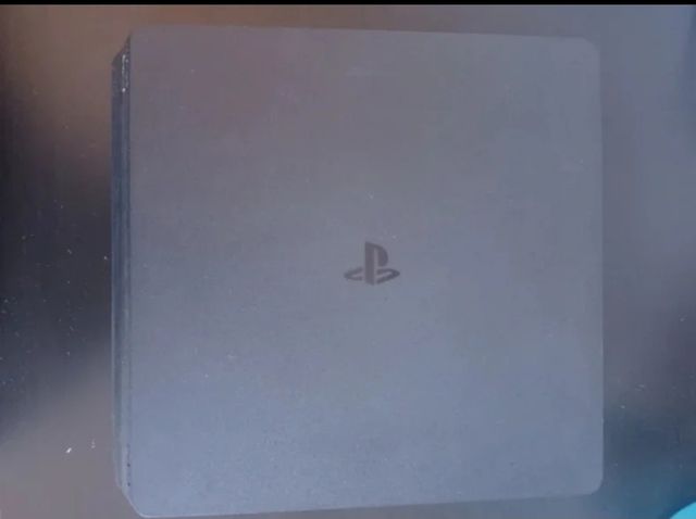 Console PS4 Slim nera