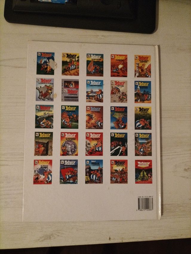 Asterix: Asterix y El Caldero (Spanish Edition)