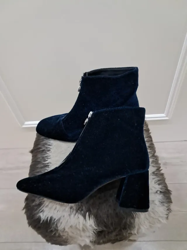 Botines rojos de terciopelo