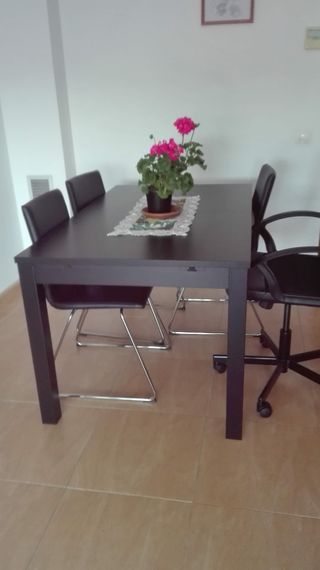 Juego Comedor Madera y Cuero Negro