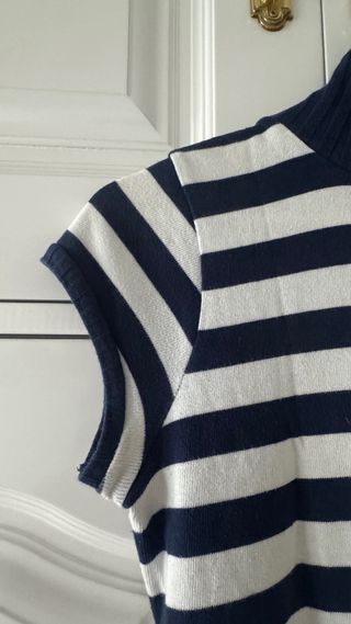 Jersey Zara sin mangas rayas cuello alto