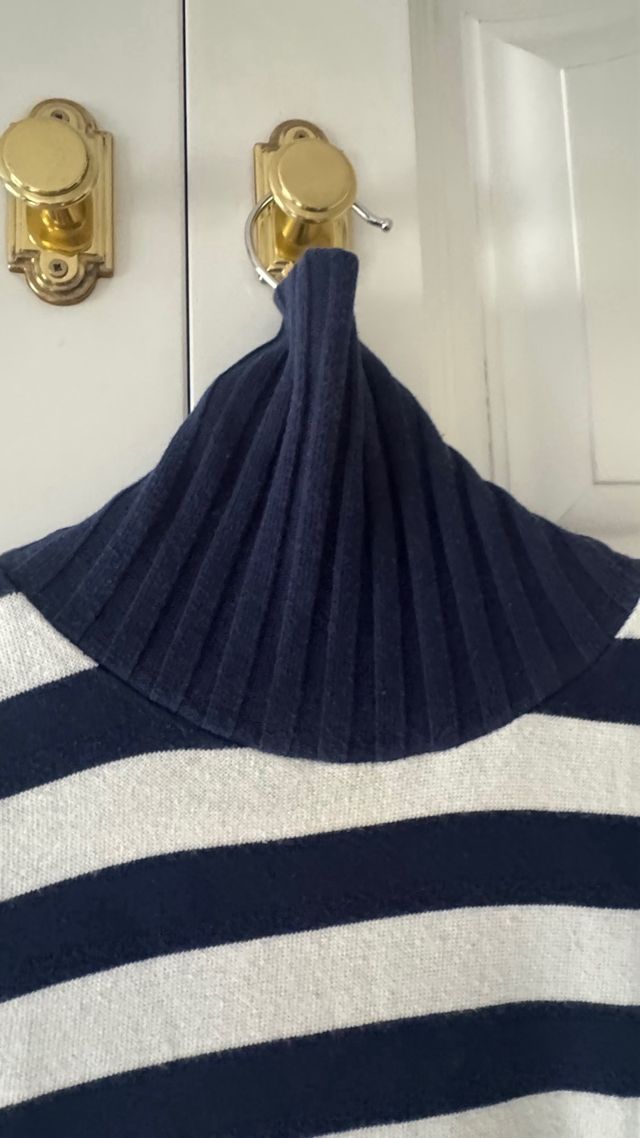 Jersey Zara sin mangas rayas cuello alto