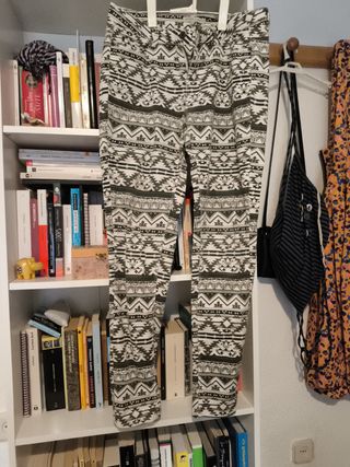 Pantalón pitillo estampado