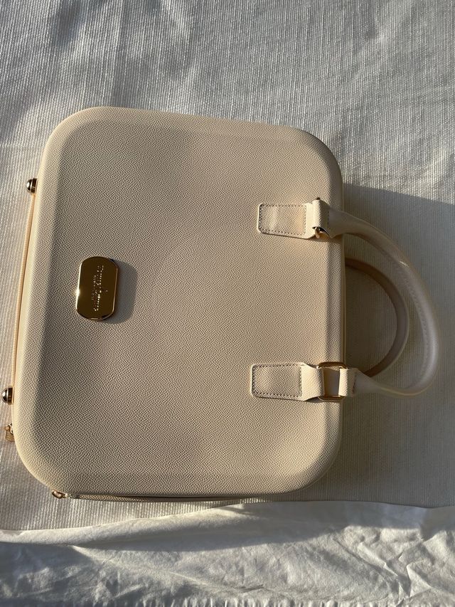 Maletín para transportar aceites esenciales beige