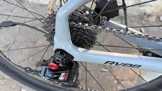 Bicicleta de carretera gris