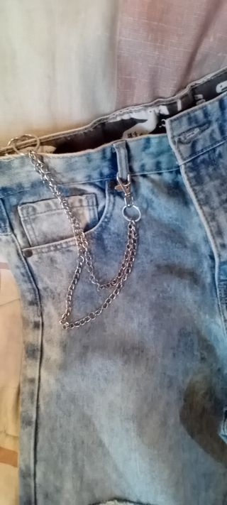 Jeans bambino strappati con catena