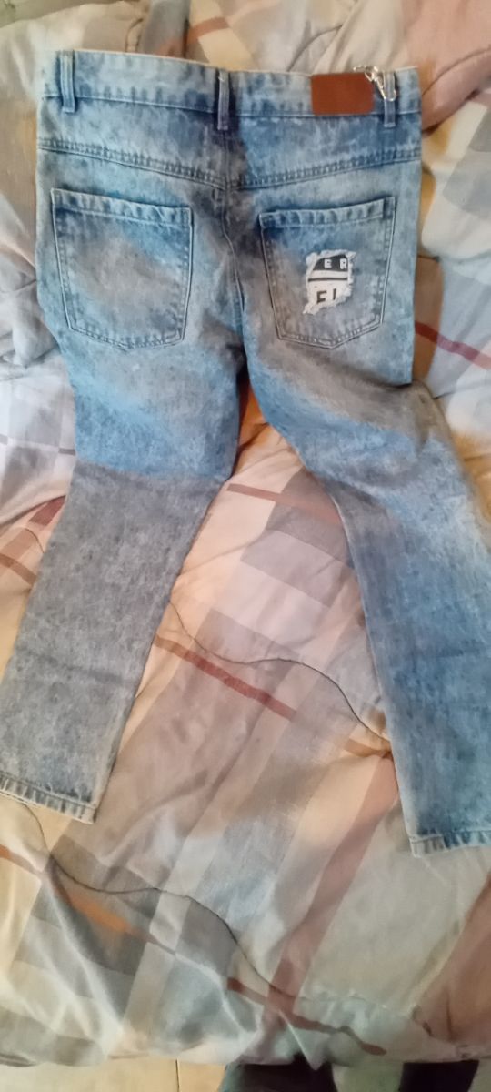 Jeans bambino strappati con catena