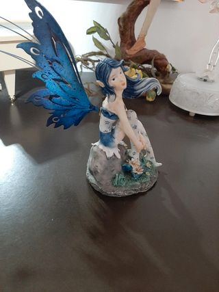 Fatina fairy della notte dipinta nei dettagli