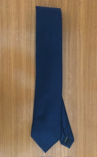Corbata azul marino