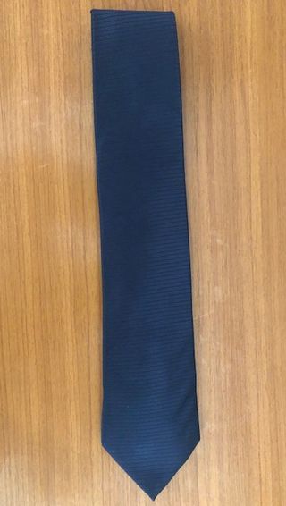Corbata azul marino