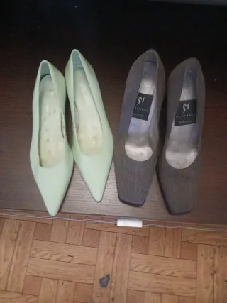 Zapatos de tacón verdes y marrones
