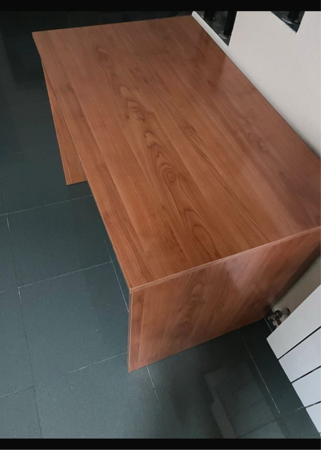 Mesa de estudio madera amplia sin estrenar