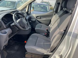 Nissan NV200 2010