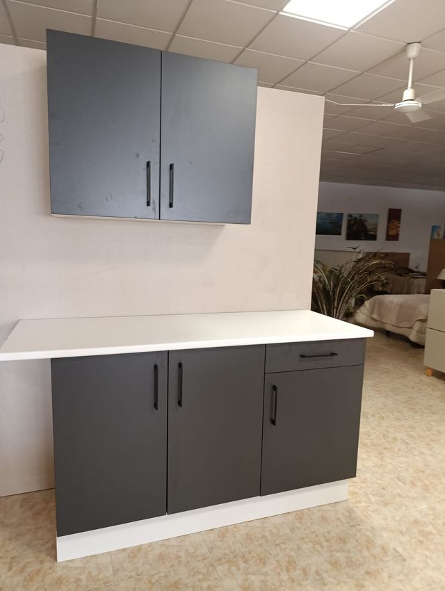 Mueble de cocina modular gris y blanco