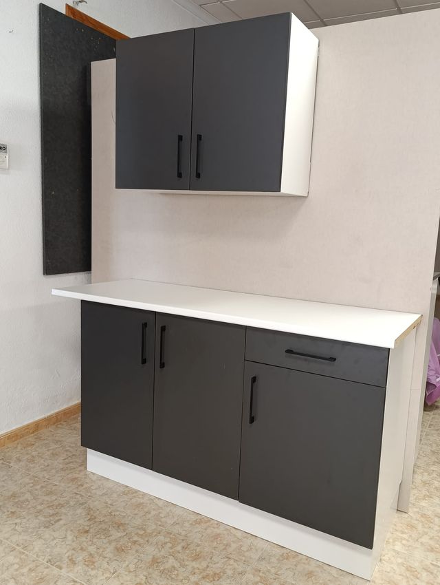 Mueble de cocina modular gris y blanco