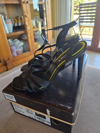 Sandalias Camila's Negras Nuevas 