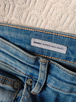 Pantalones Pull&Bear talla 42 skinny high waist
