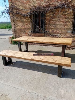 Mesa y bancos artesanales madera y metal