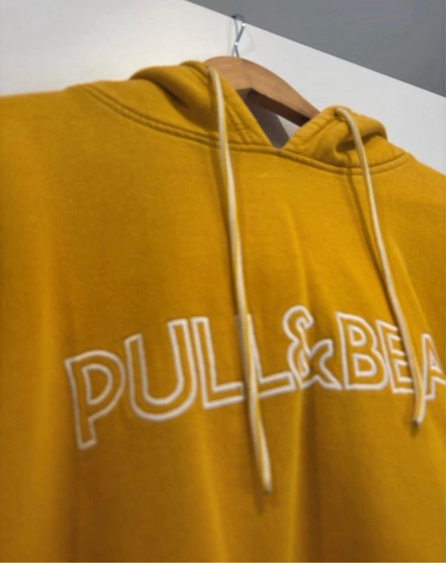 Sudadera Pull&Bear amarilla
