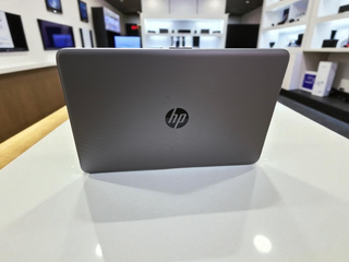 Notebook HP i5  32 GB RAM- SSD 480 GB 17" led  