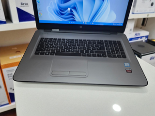Notebook HP i5  32 GB RAM- SSD 480 GB 17" led  