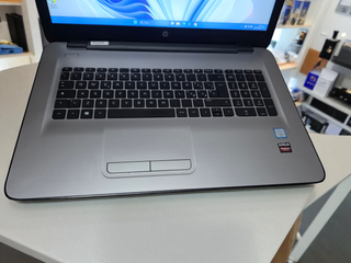 Notebook HP i5  32 GB RAM- SSD 480 GB 17" led  