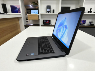 Notebook HP i5  32 GB RAM- SSD 480 GB 17" led  