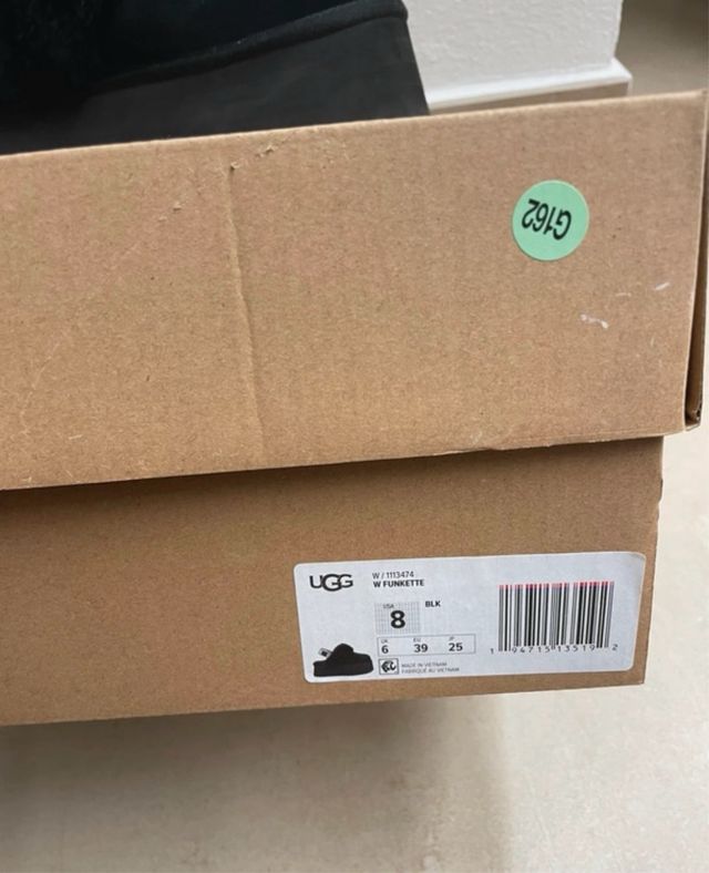 UGG Funkette Nero Tg. 39 come nuove, ottimo stato