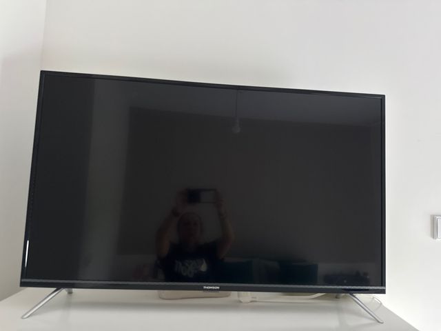 Televisor Thomson 43 Negro y Plata