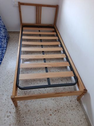 Cama individual de madera Ikea