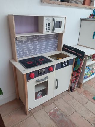 Cocinita de juguete con accesorios