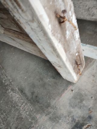 Puerta antigua de madera con cerradura