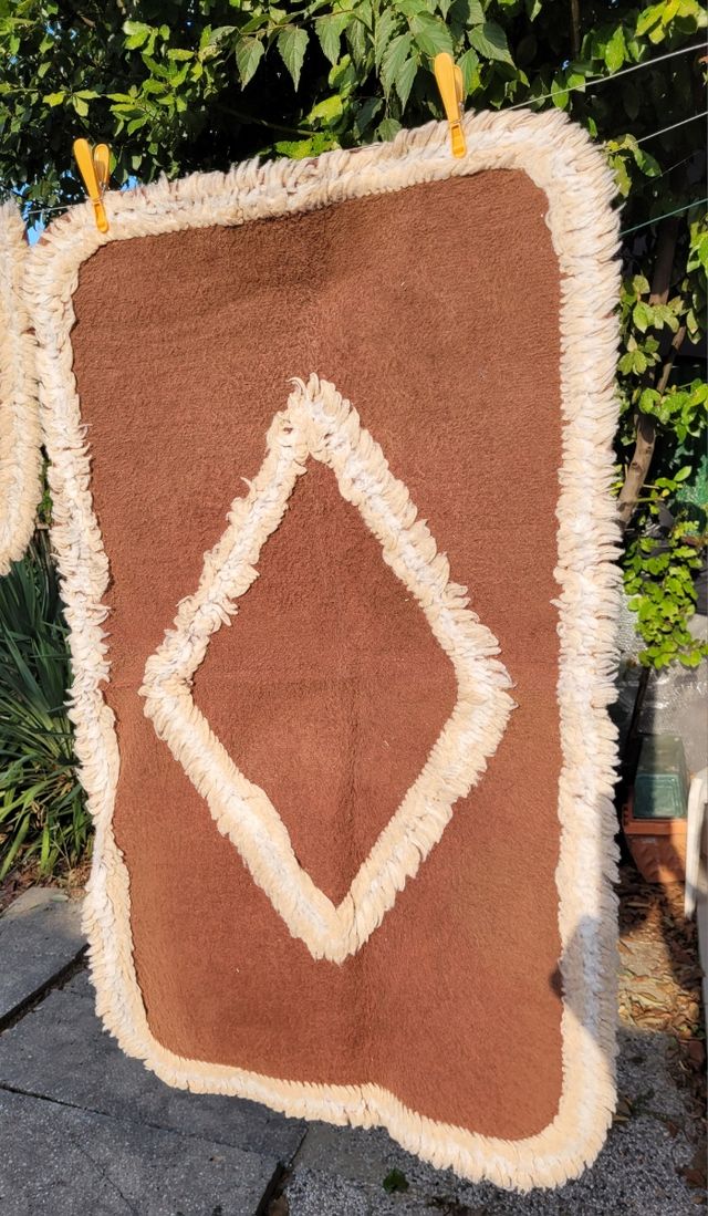 Bellissimo Set Tappeti bagno marrone e bianco lana